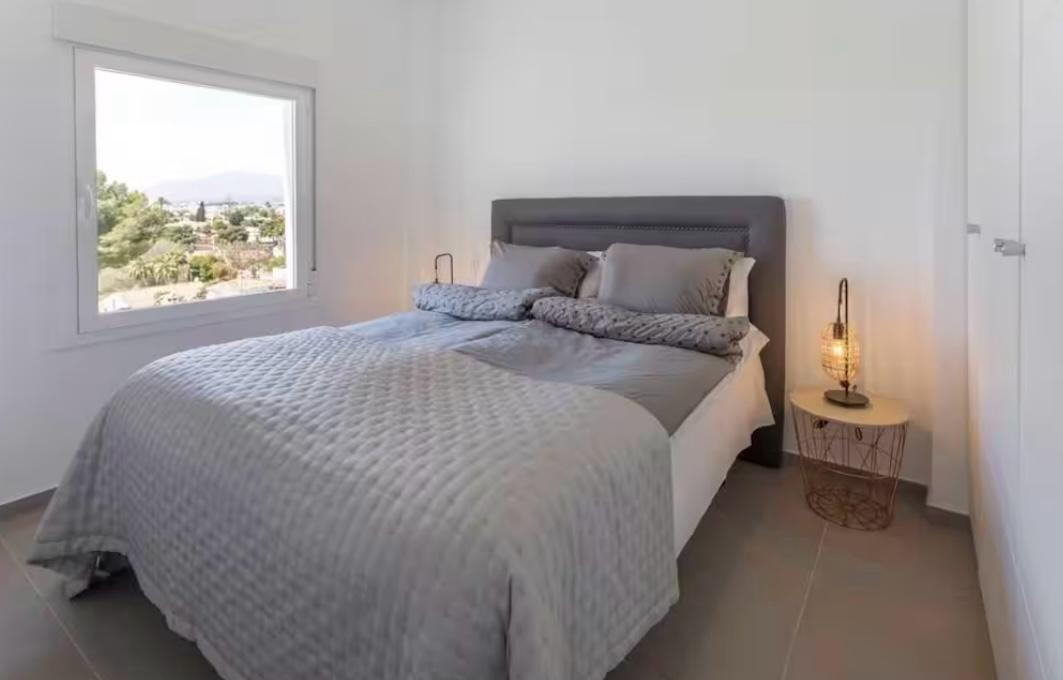 Piso de 2 Dormitorios y 2 Baños en alquiler en Nueva Andalucía, Marbella