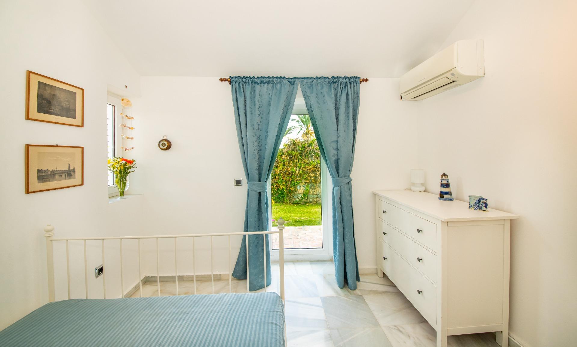 5 спални, 3 бани - Вила за продажба в Arroyo de la Miel, Benalmadena