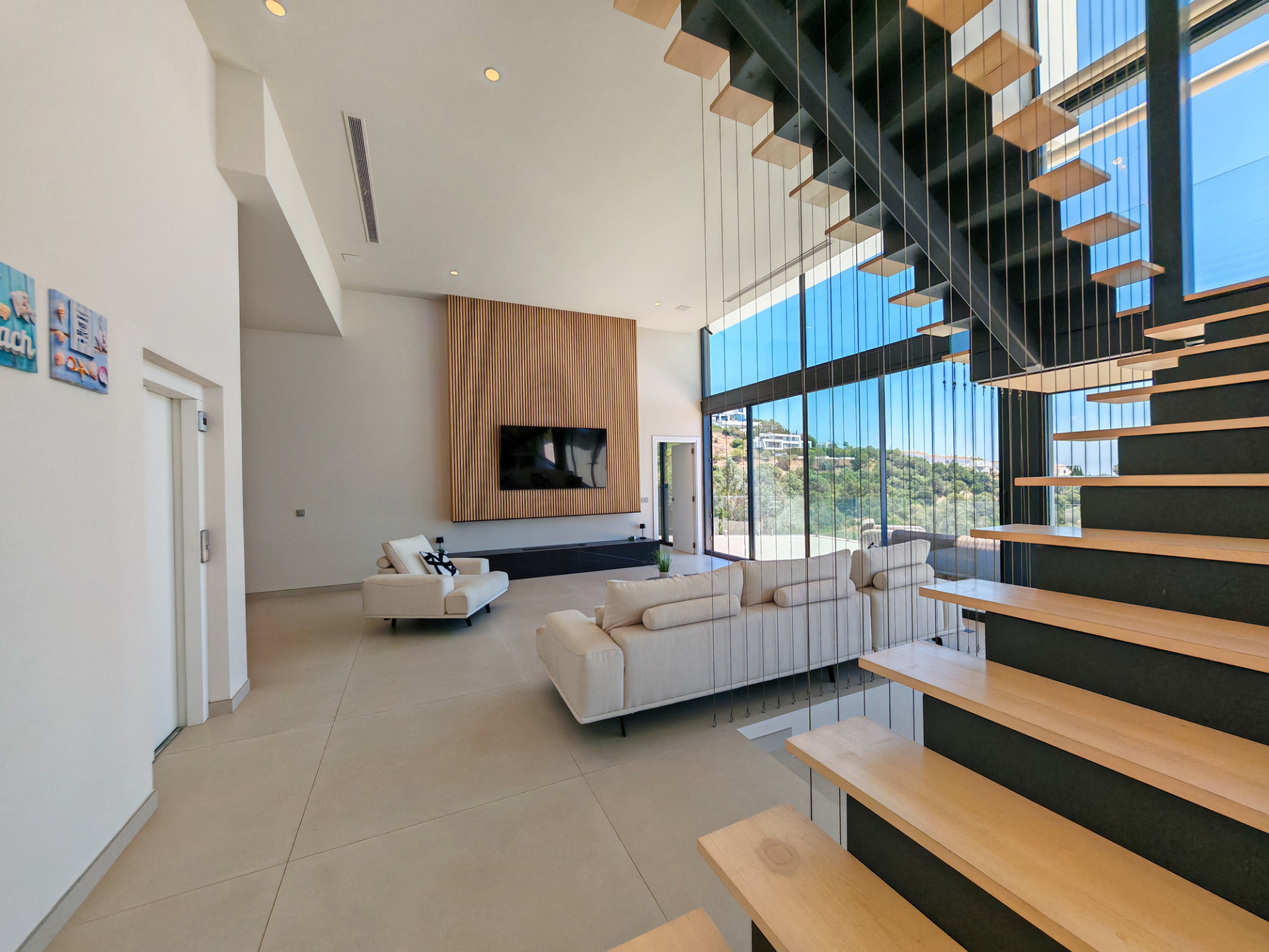 4 Bed - Villa for Sale in Los Monteros, Marbella