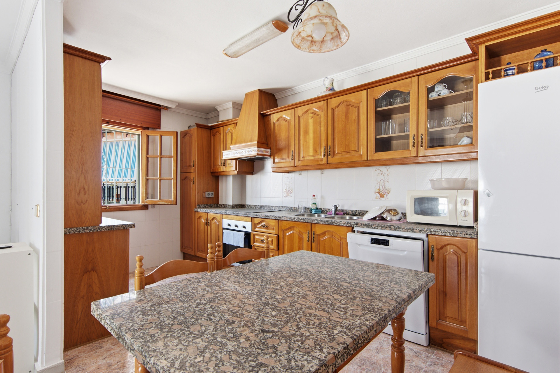 Piso de 2 Dormitorios en venta en La Alqueria, Estepona