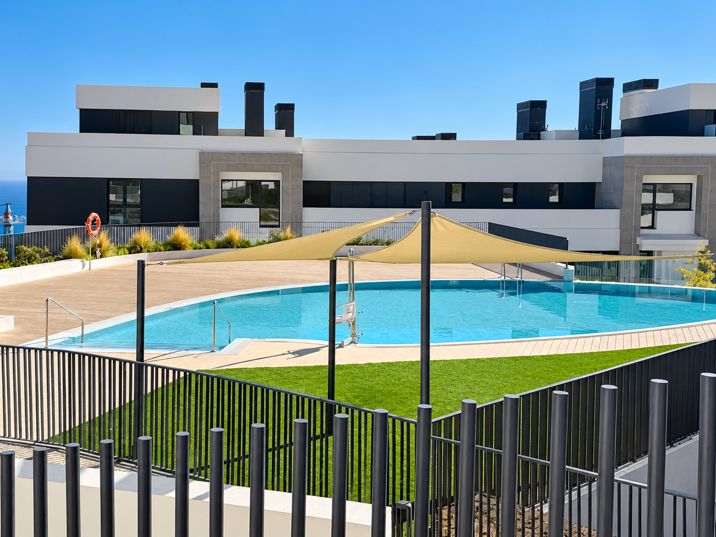 3 Bed, 2 Bath - Apartment for Sale in Los Monteros, Marbella