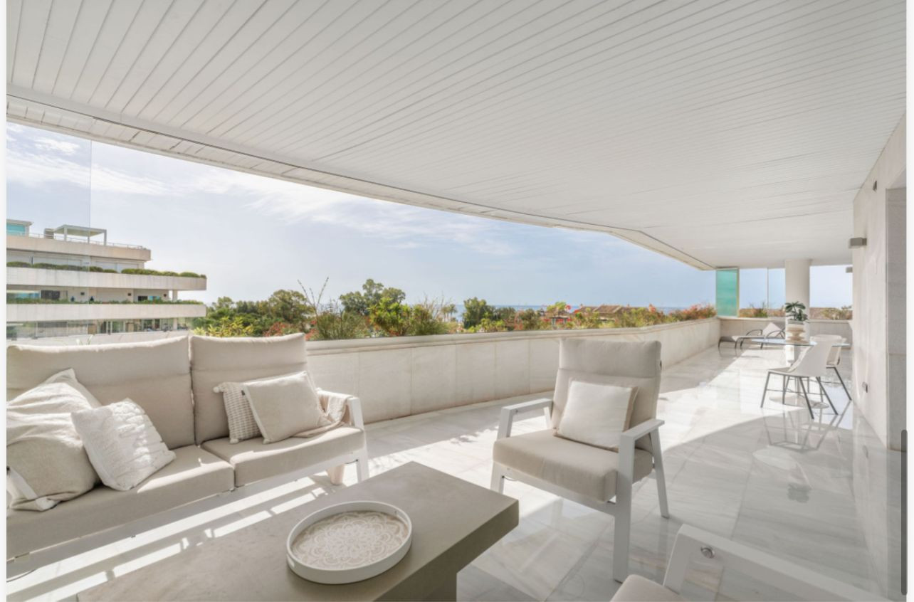 3 Bed, 4 Bath - Penthouse for Sale in Puerto Banus, Marbella