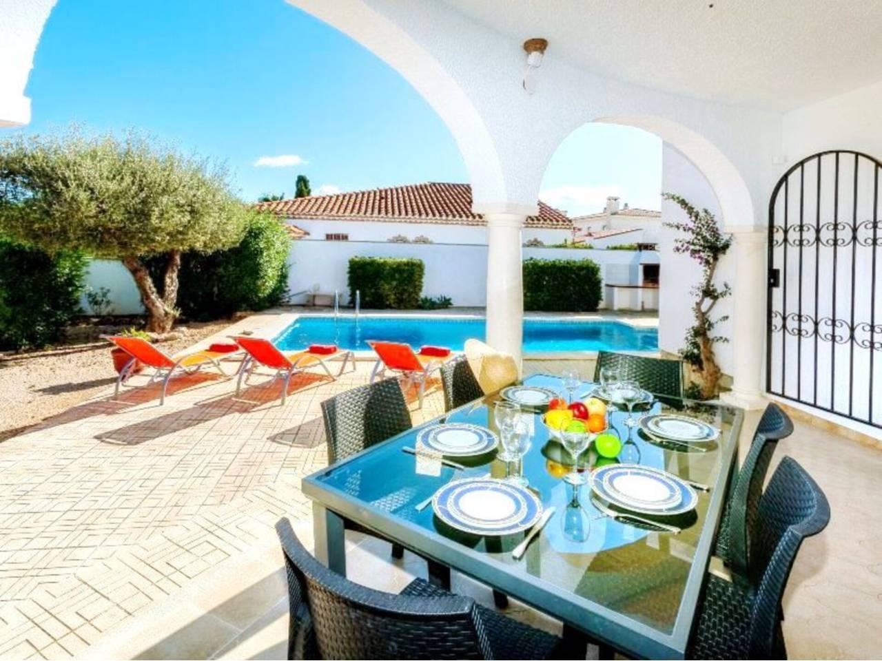 Casa Adosada de 3 Dormitorios en alquiler vacacional en Mont-Roig del Camp