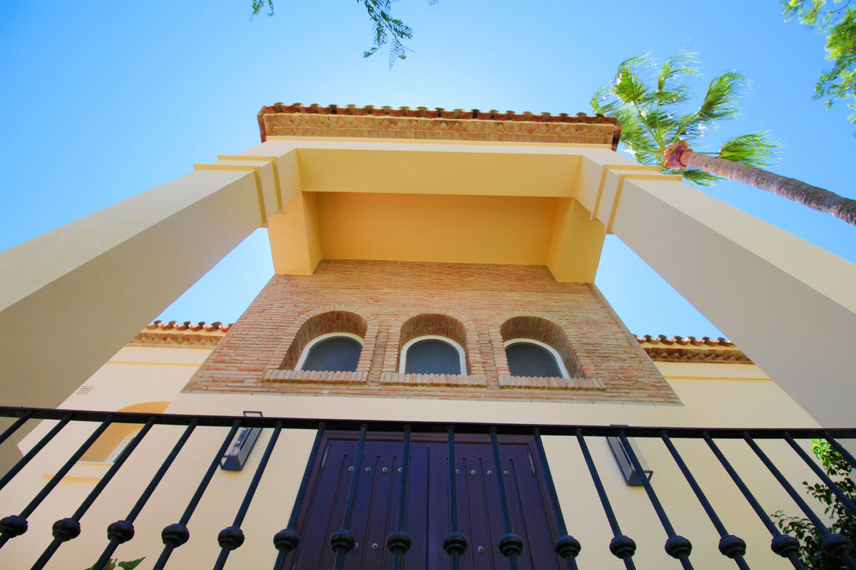 Casa de 5 Dormitorios y 4 Baños en alquiler vacacional en Los Arqueros, Benahavís