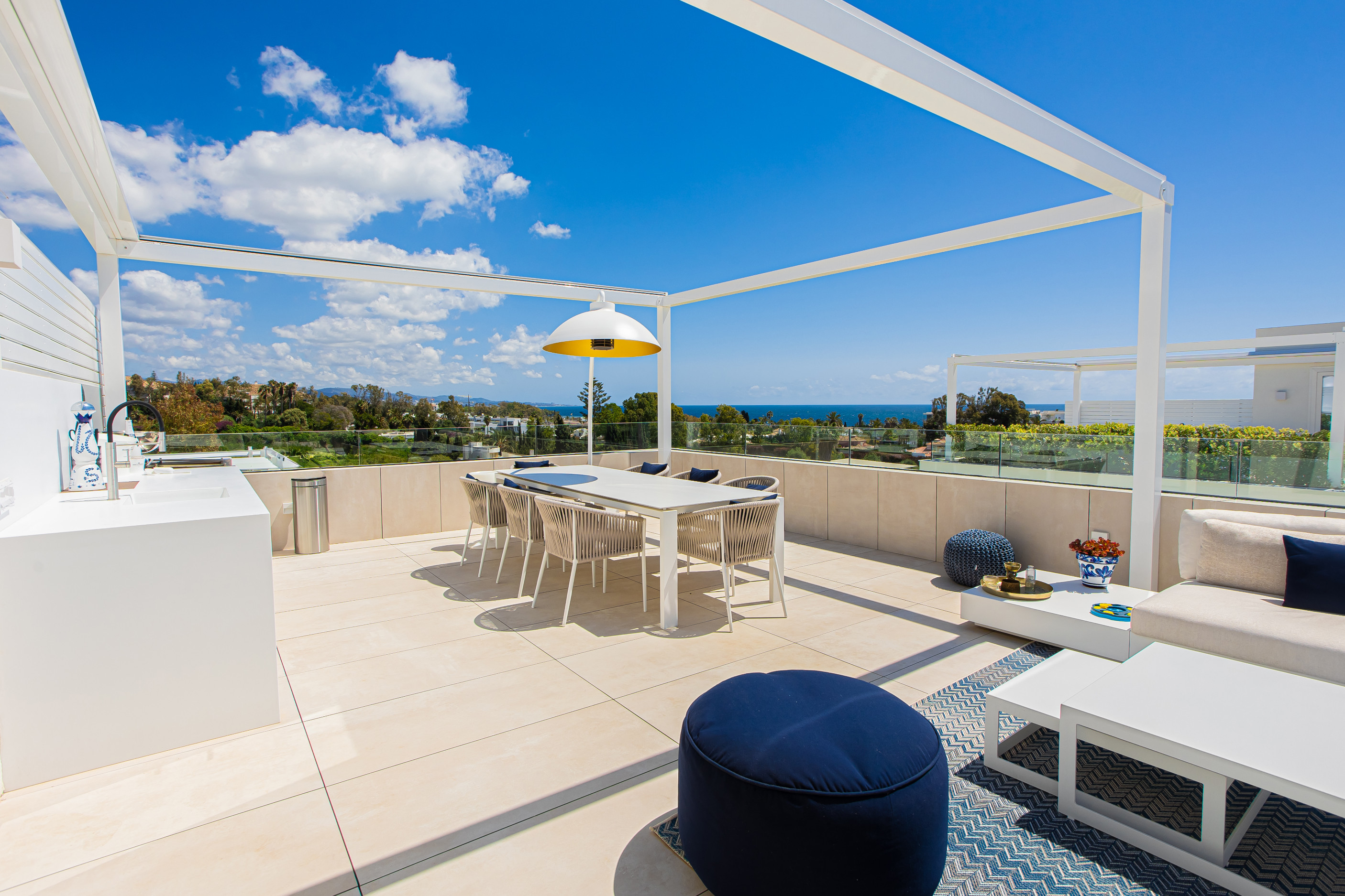 Ático de 3 Dormitorios en venta en Milla de Oro, Marbella