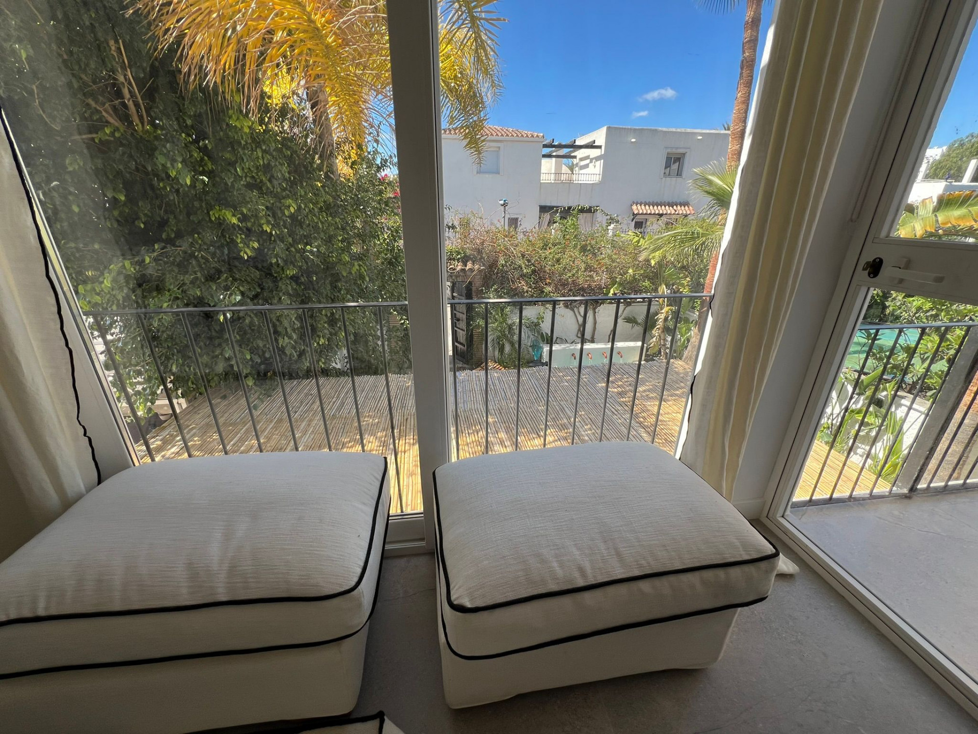 Casa de 5 Dormitorios en alquiler en Nueva Andalucía, Marbella