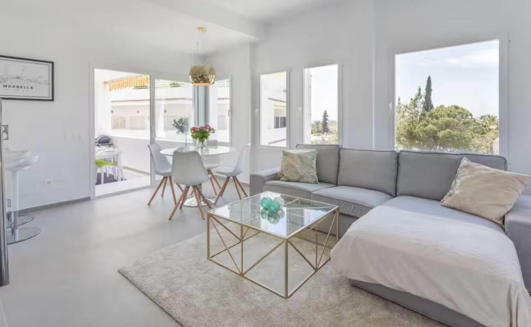 Piso de 2 Dormitorios y 2 Baños en alquiler en Nueva Andalucía, Marbella