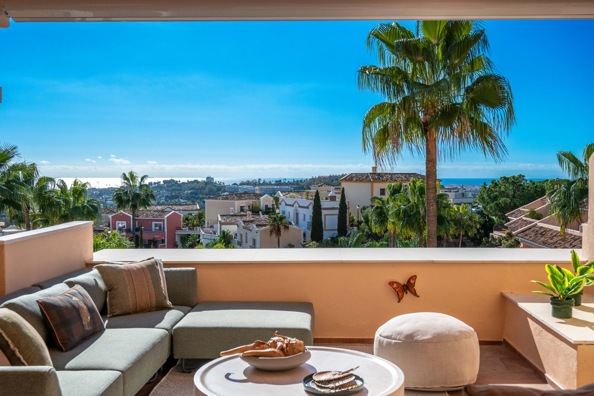 Piso de 4 Dormitorios en venta en Nueva Andalucía, Marbella