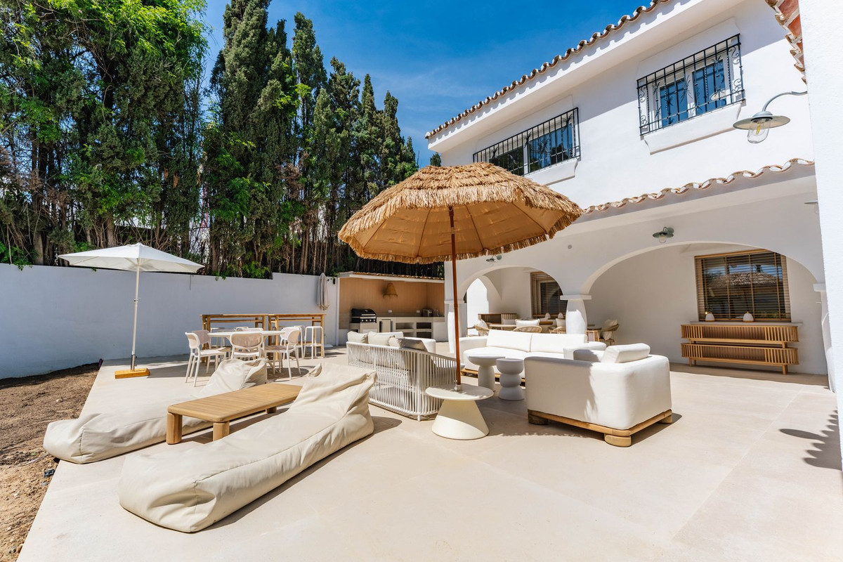 Casa de 4 Dormitorios y 4 Baños en alquiler vacacional en El Rosario, Marbella