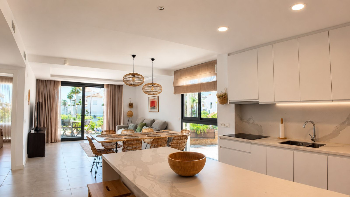 Piso de 2 Dormitorios y 2 Baños en venta en Estepona