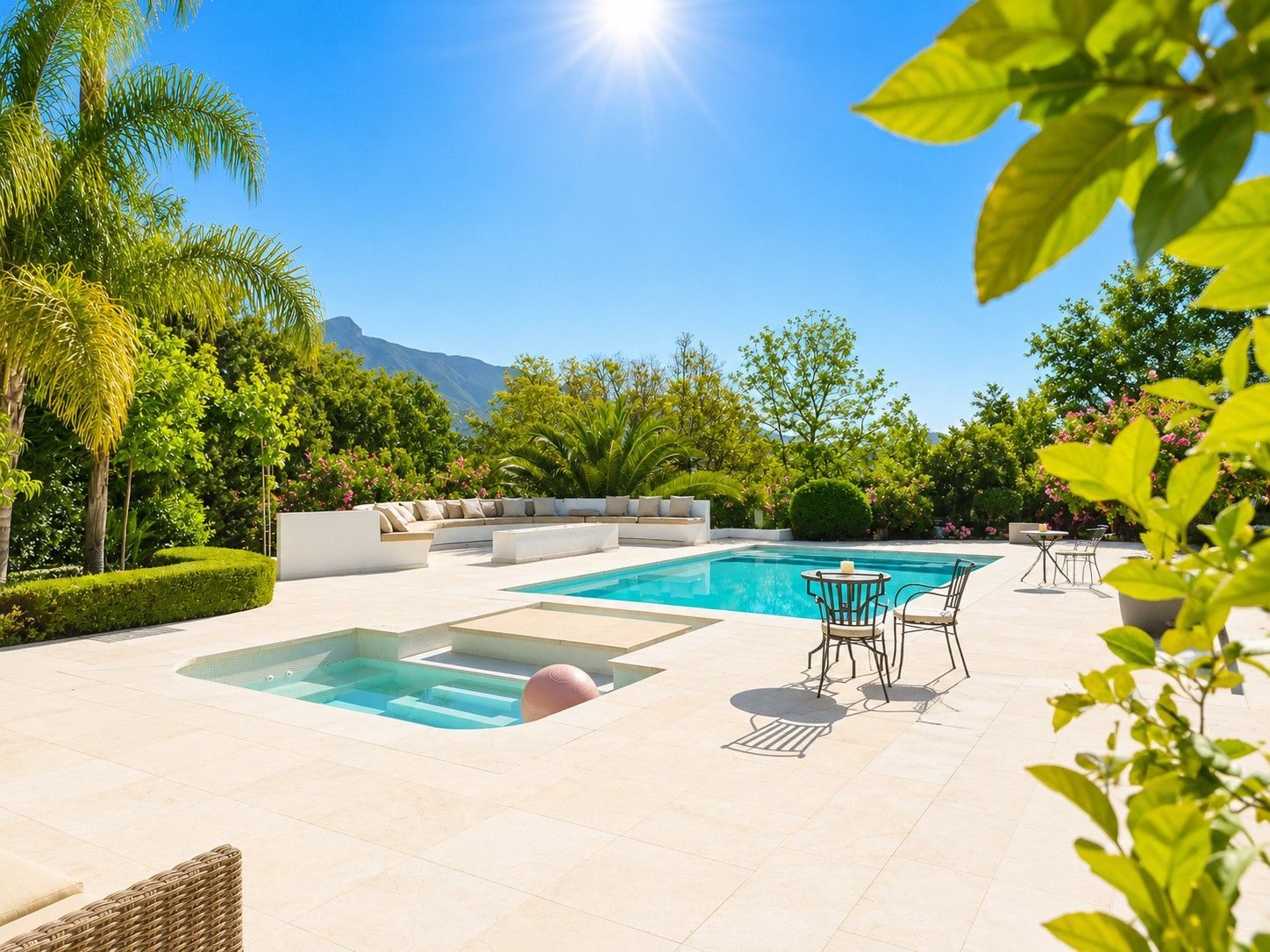 Casa de 6 Dormitorios en venta en Nueva Andalucía, Marbella