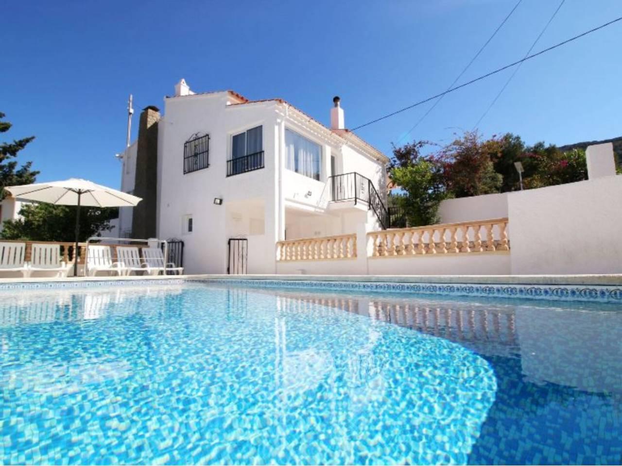 Casa Adosada de 5 Dormitorios y 4 Baños en alquiler vacacional en Calp