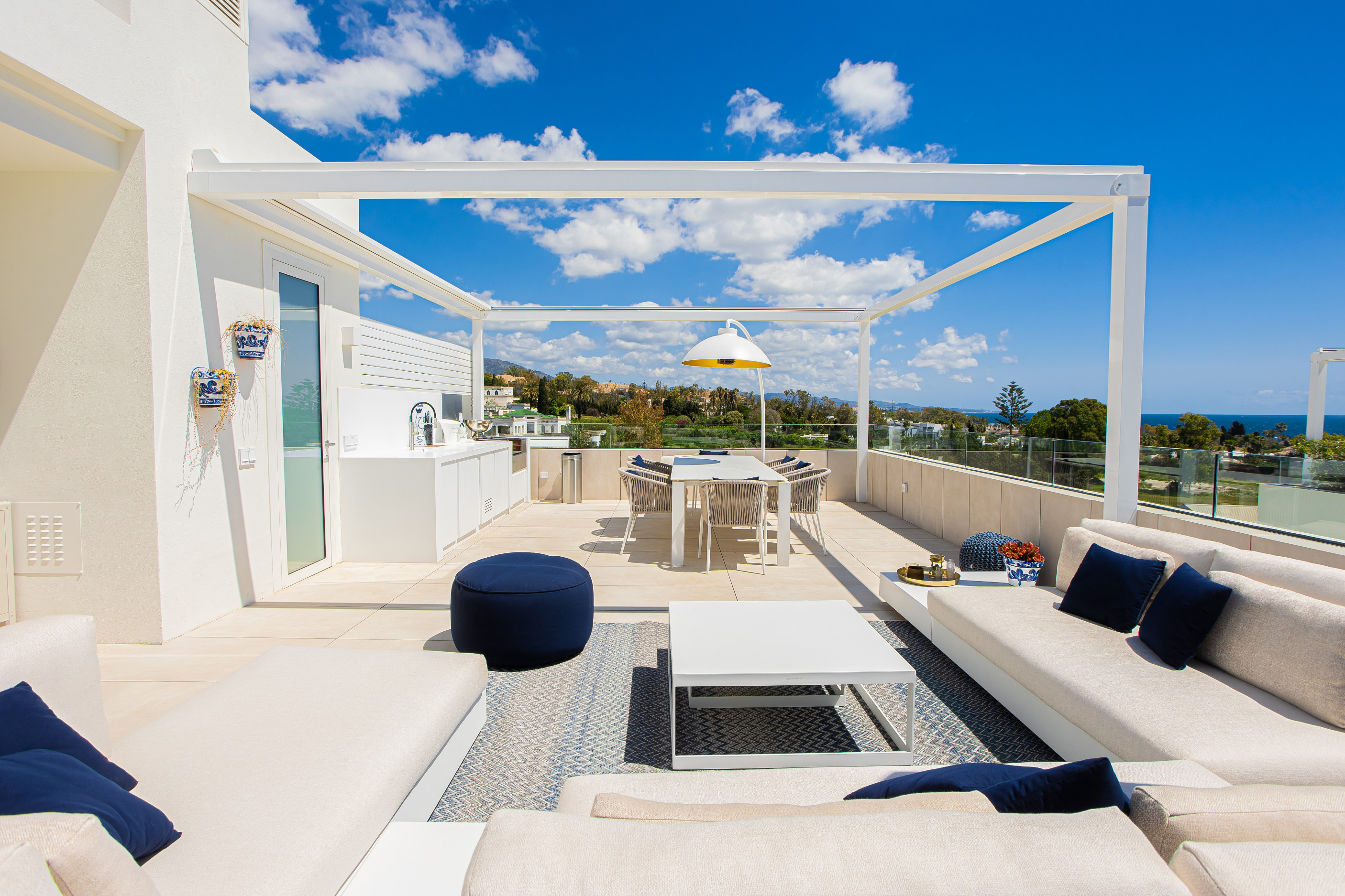 Ático de 3 Dormitorios en venta en Milla de Oro, Marbella