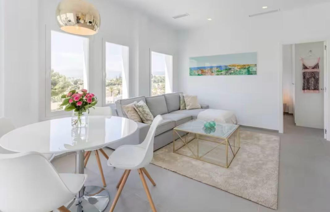 Piso de 2 Dormitorios y 2 Baños en alquiler en Nueva Andalucía, Marbella