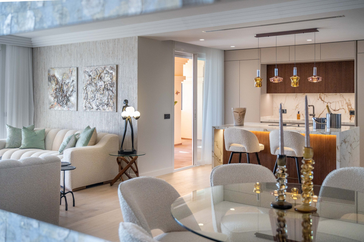 Piso de 4 Dormitorios en venta en Nueva Andalucía, Marbella