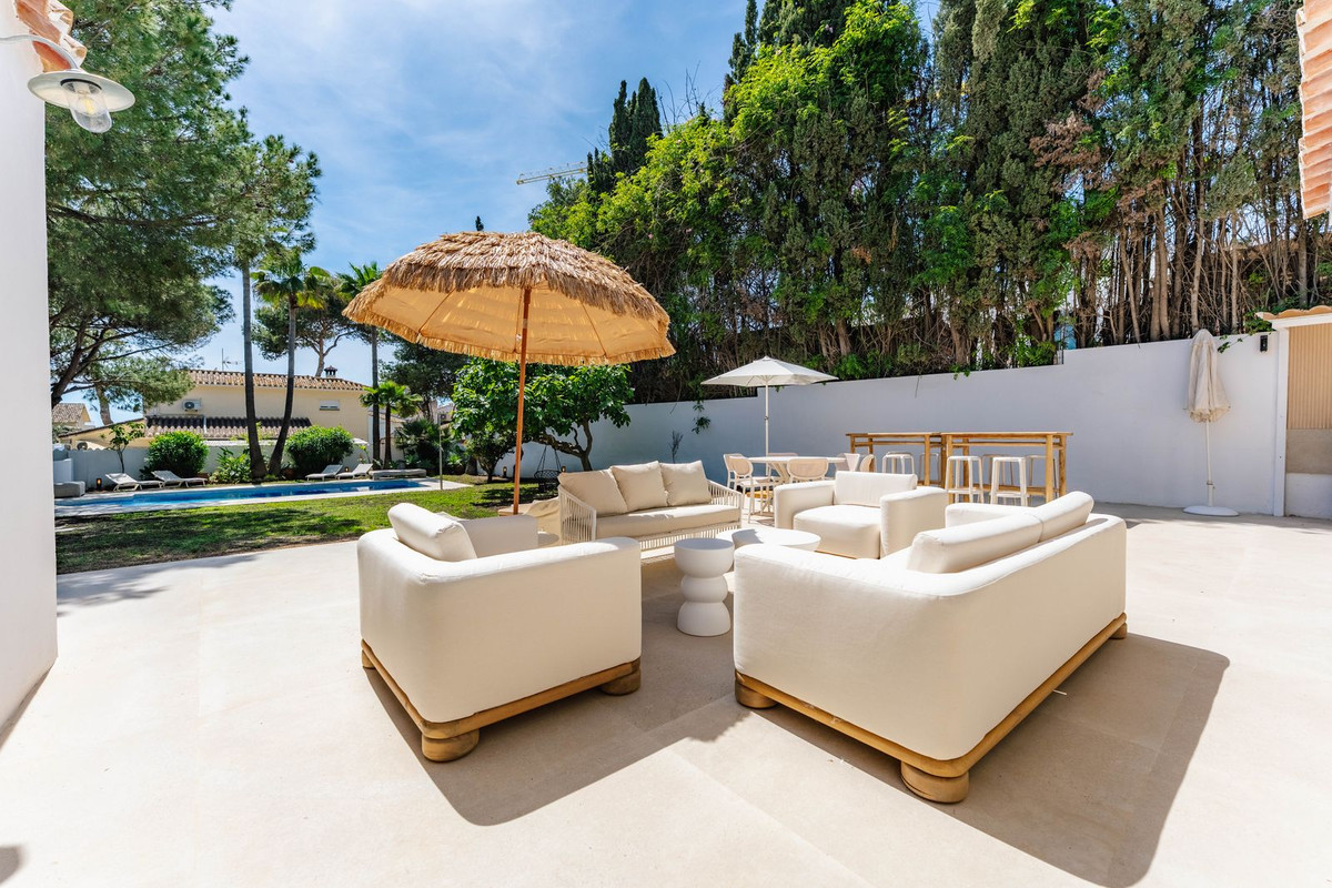 Casa de 4 Dormitorios y 4 Baños en alquiler vacacional en El Rosario, Marbella