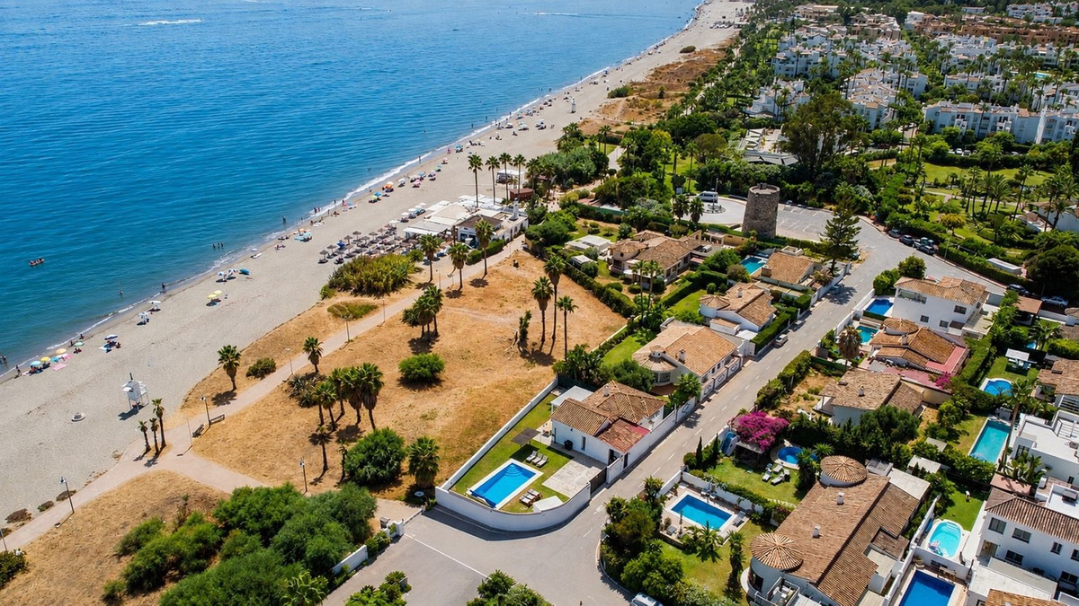 Casa de 3 Dormitorios y 2 Baños en alquiler vacacional en Nueva Milla de Oro, Estepona