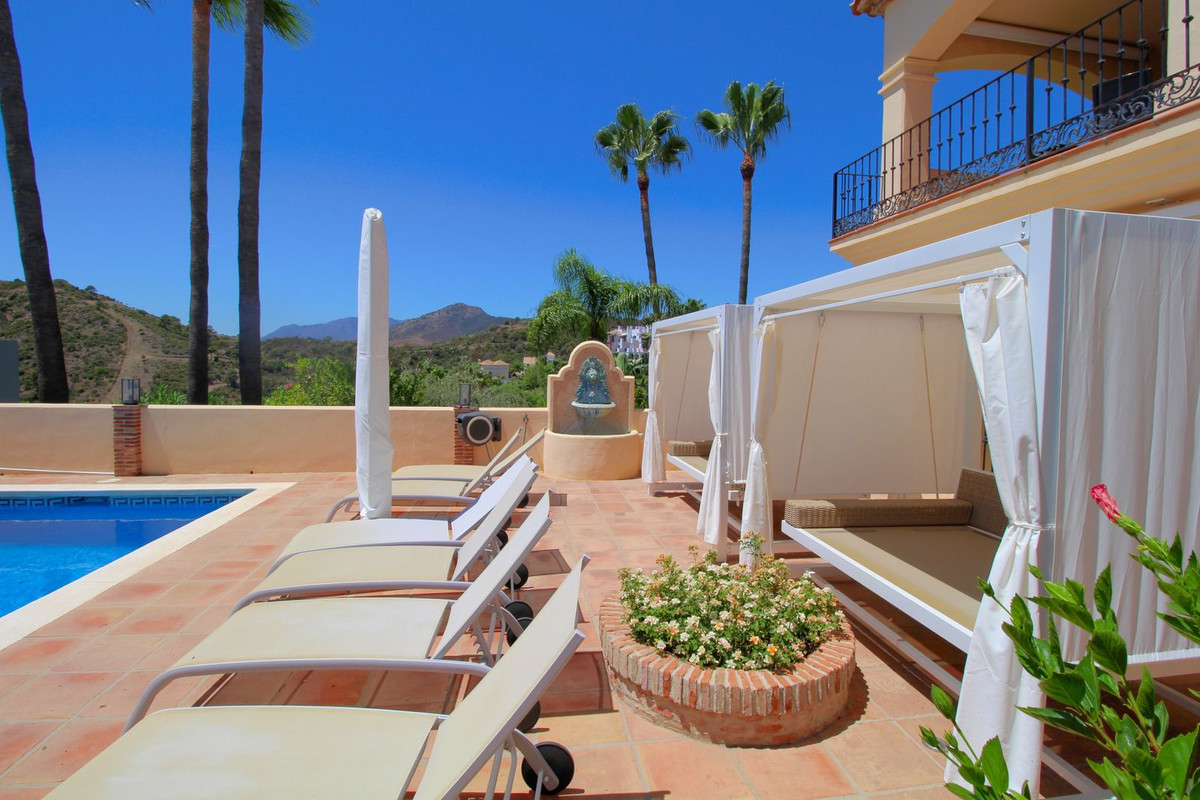Casa de 5 Dormitorios y 4 Baños en alquiler vacacional en Los Arqueros, Benahavís
