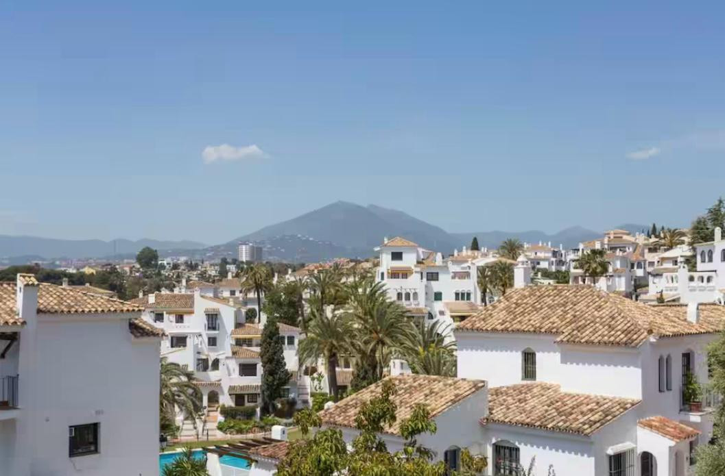 Piso de 2 Dormitorios y 2 Baños en alquiler en Nueva Andalucía, Marbella