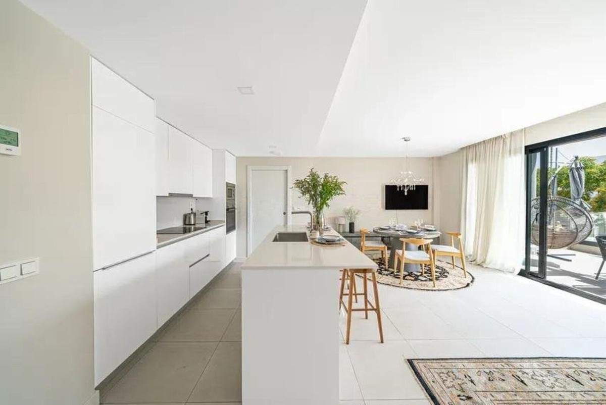 Piso de 3 Dormitorios y 2 Baños en venta en Estepona