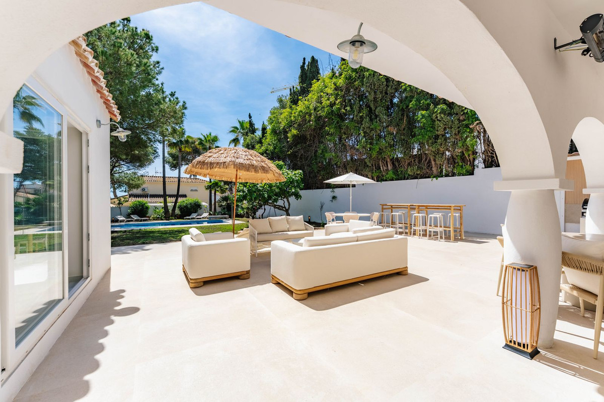 Casa de 4 Dormitorios y 4 Baños en alquiler vacacional en El Rosario, Marbella