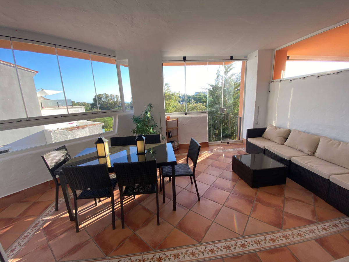 Casa Adosada de 5 Dormitorios y 3 Baños en alquiler en Cabopino, Marbella