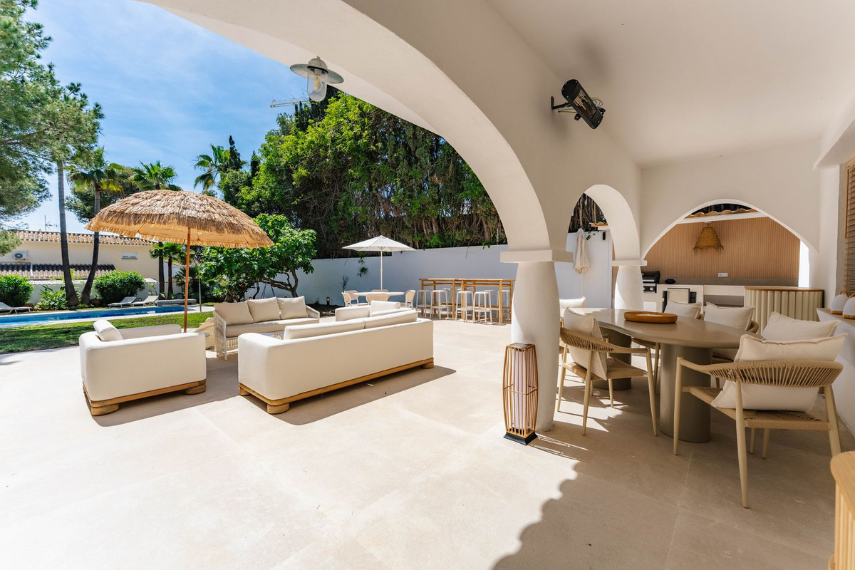 Casa de 4 Dormitorios y 4 Baños en alquiler vacacional en El Rosario, Marbella
