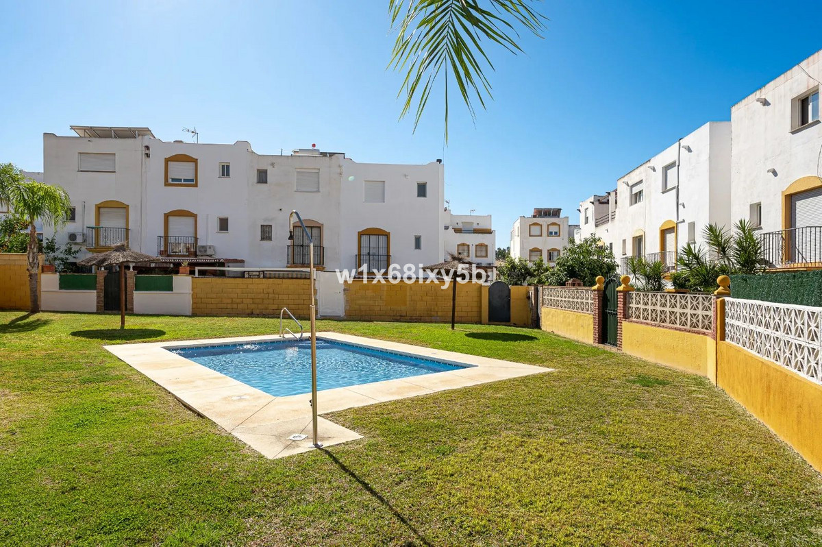 Casa Adosada de 4 Dormitorios en venta en San Pedro de Alcántara