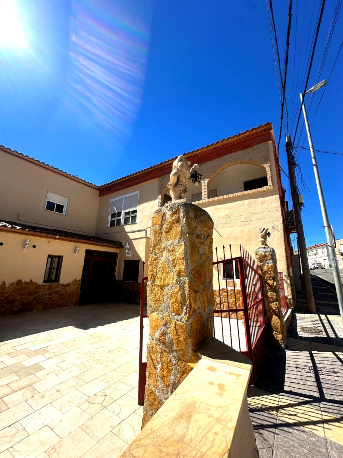 Casa de 4 Dormitorios y 1 Baño en venta en Olula del Río