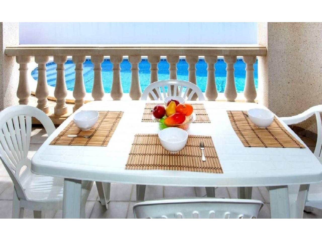 Casa Adosada de 4 Dormitorios y 2 Baños en alquiler vacacional en Mont-Roig del Camp