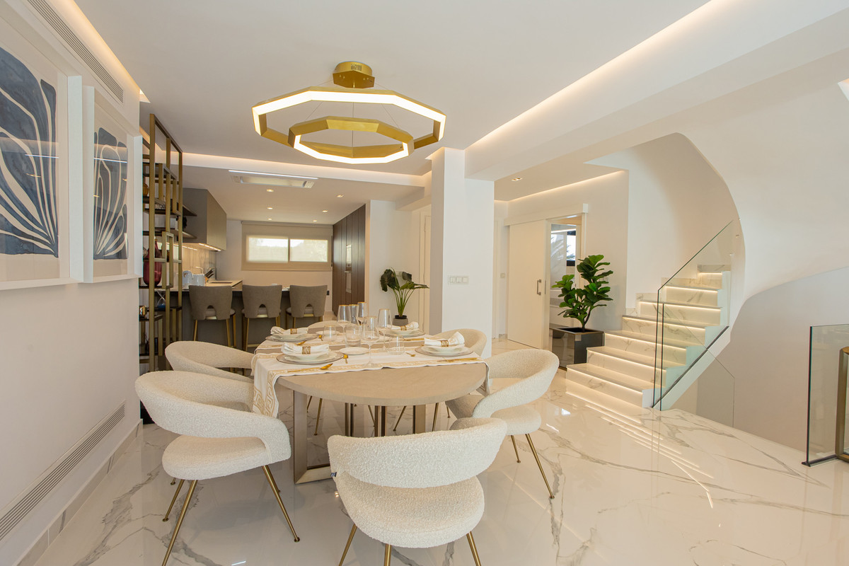 Piso de 4 Dormitorios y 3 Baños en alquiler en Milla de Oro, Marbella