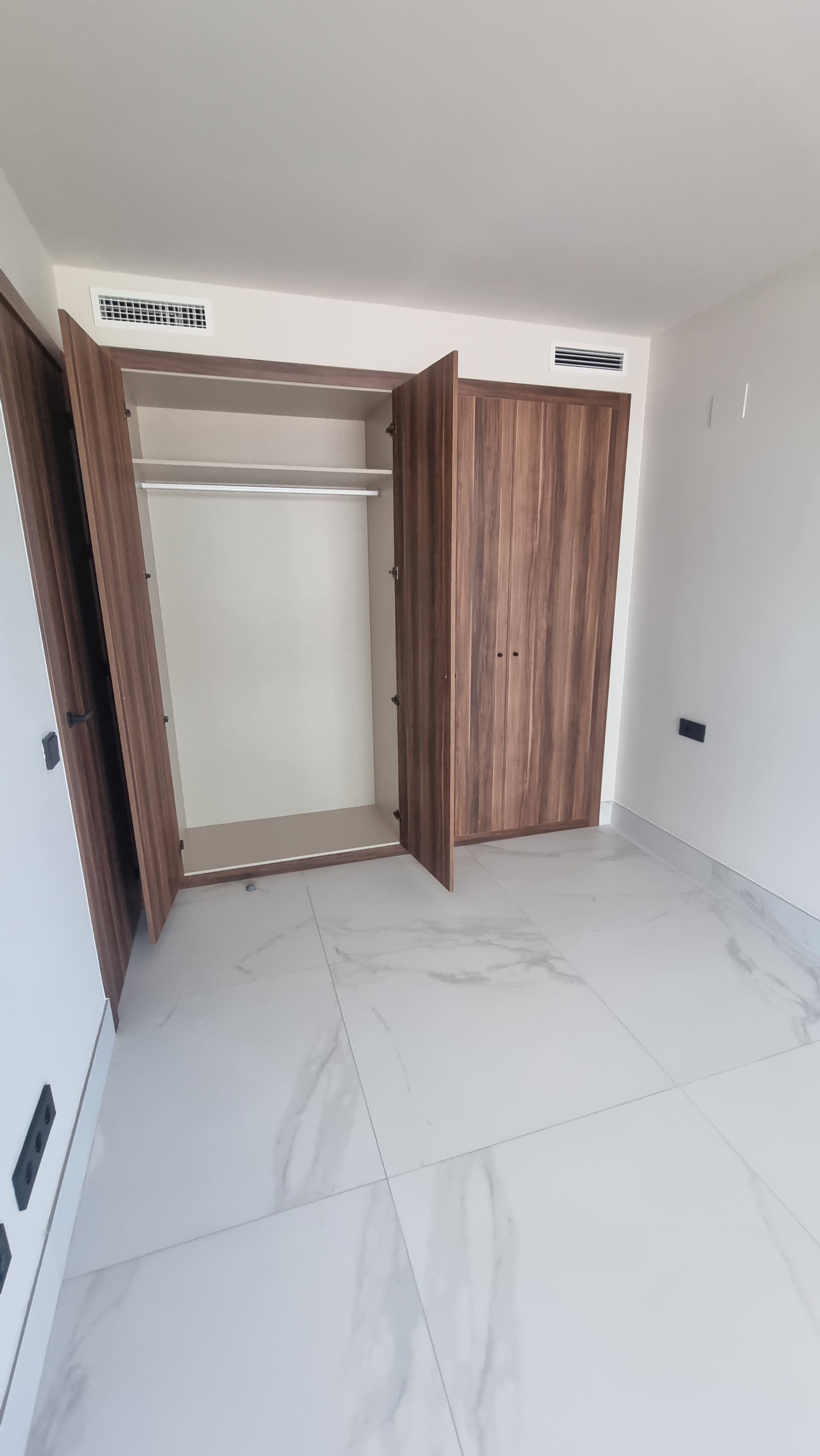 Piso de 3 Dormitorios y 2 Baños en alquiler en Nueva Alcántara, San Pedro de Alcántara
