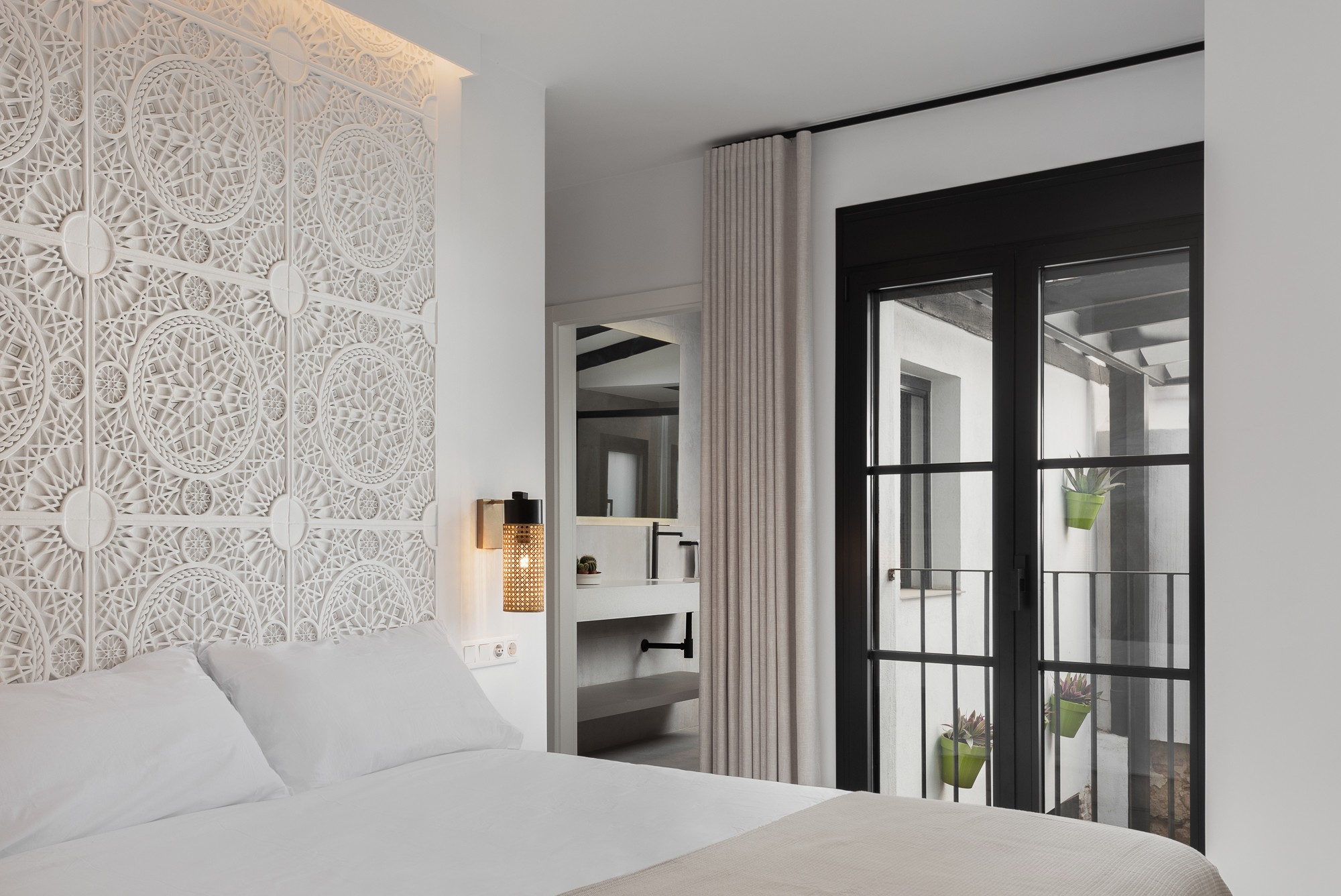 Casa Adosada de 5 Dormitorios y 5 Baños en alquiler vacacional en Marbella Centro