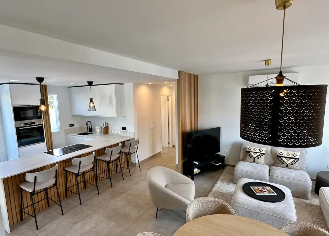 4 Bed, 3 Bath - Penthouse for Rent in Nueva Andalucia, Marbella