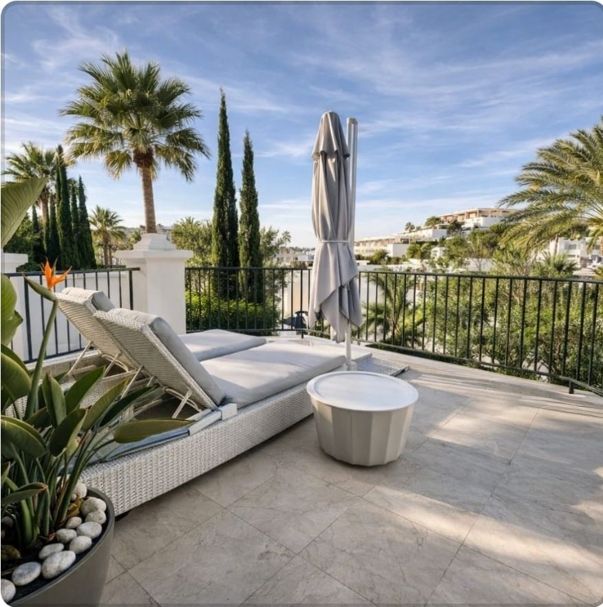 Casa de 4 Dormitorios en venta en Nueva Milla de Oro, Estepona