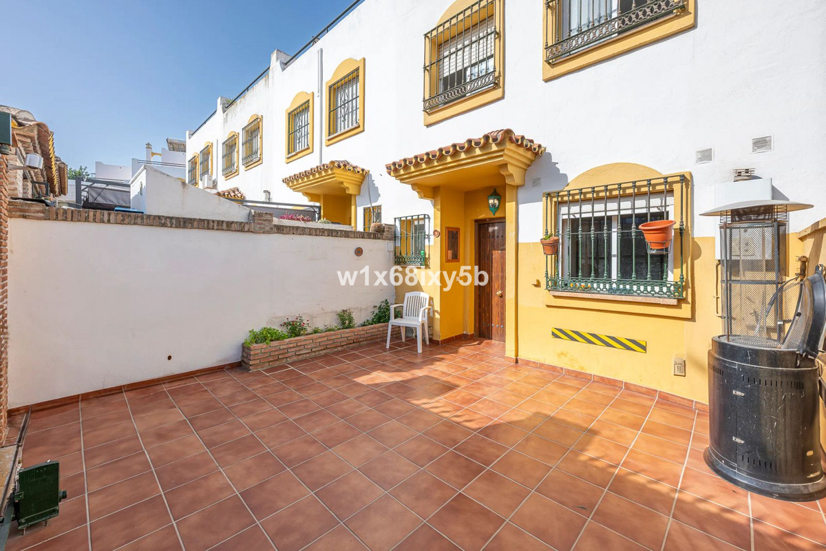 Casa Adosada de 4 Dormitorios en venta en San Pedro de Alcántara