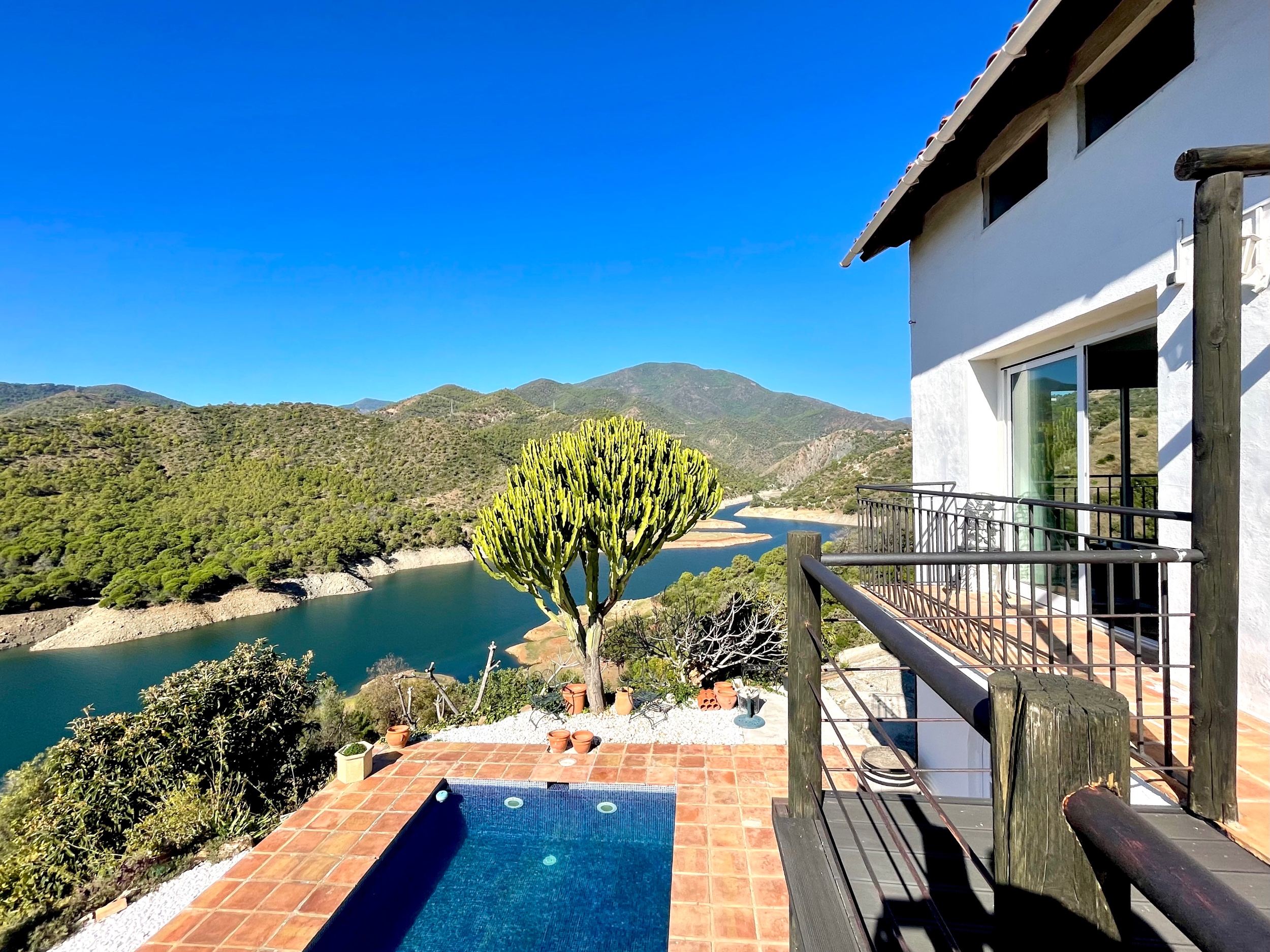 Finca de 3 Dormitorios y 3 Baños en venta en Istán