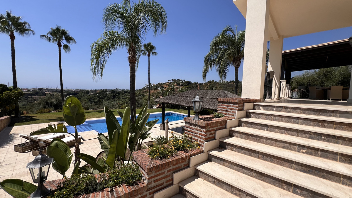 Casa de 4 Dormitorios en venta en Nueva Milla de Oro, Estepona