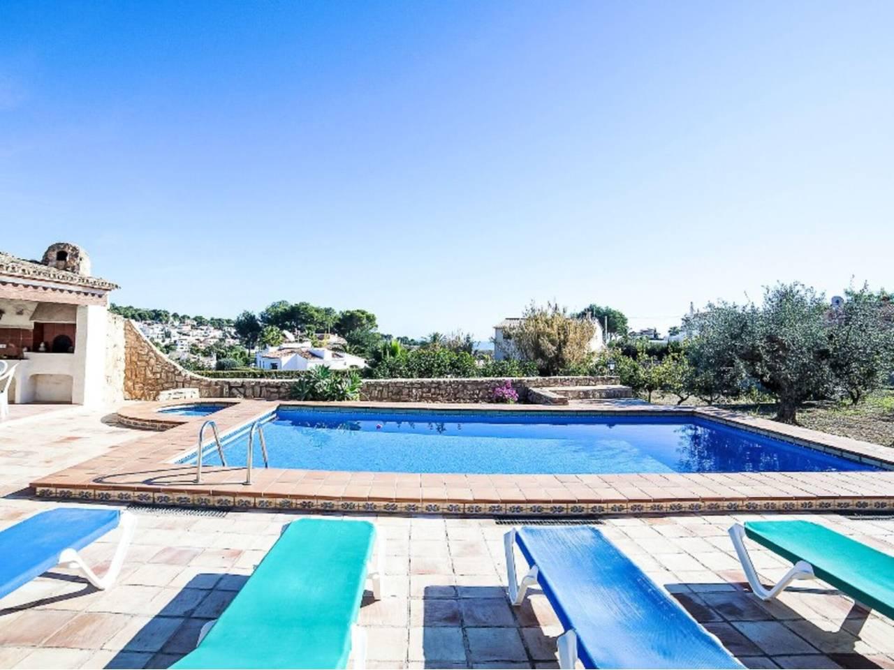 Casa Adosada de 5 Dormitorios y 3 Baños en alquiler vacacional en Calp
