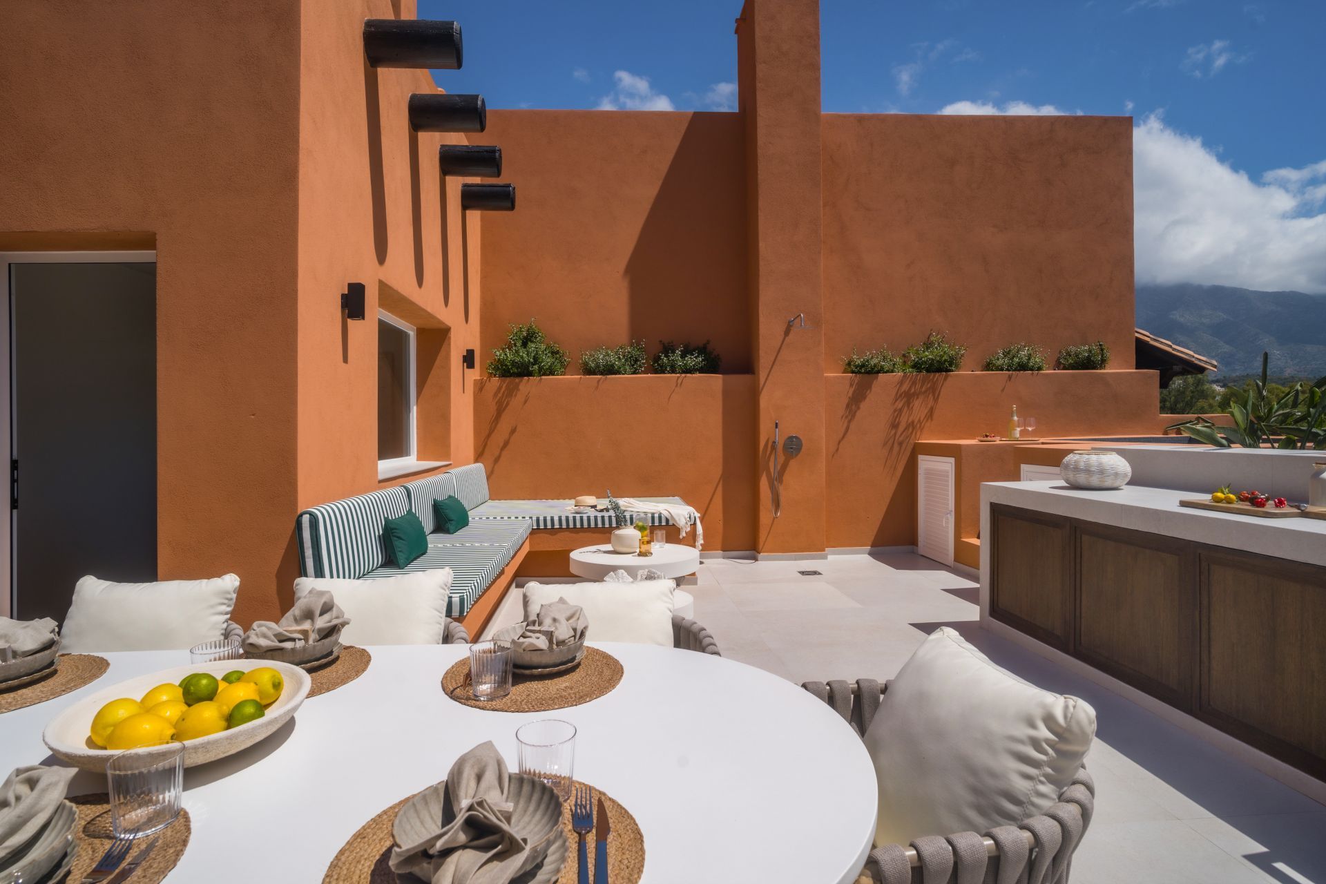 4 Bed, 3 Bath - Penthouse for Sale in Nueva Andalucia, Marbella