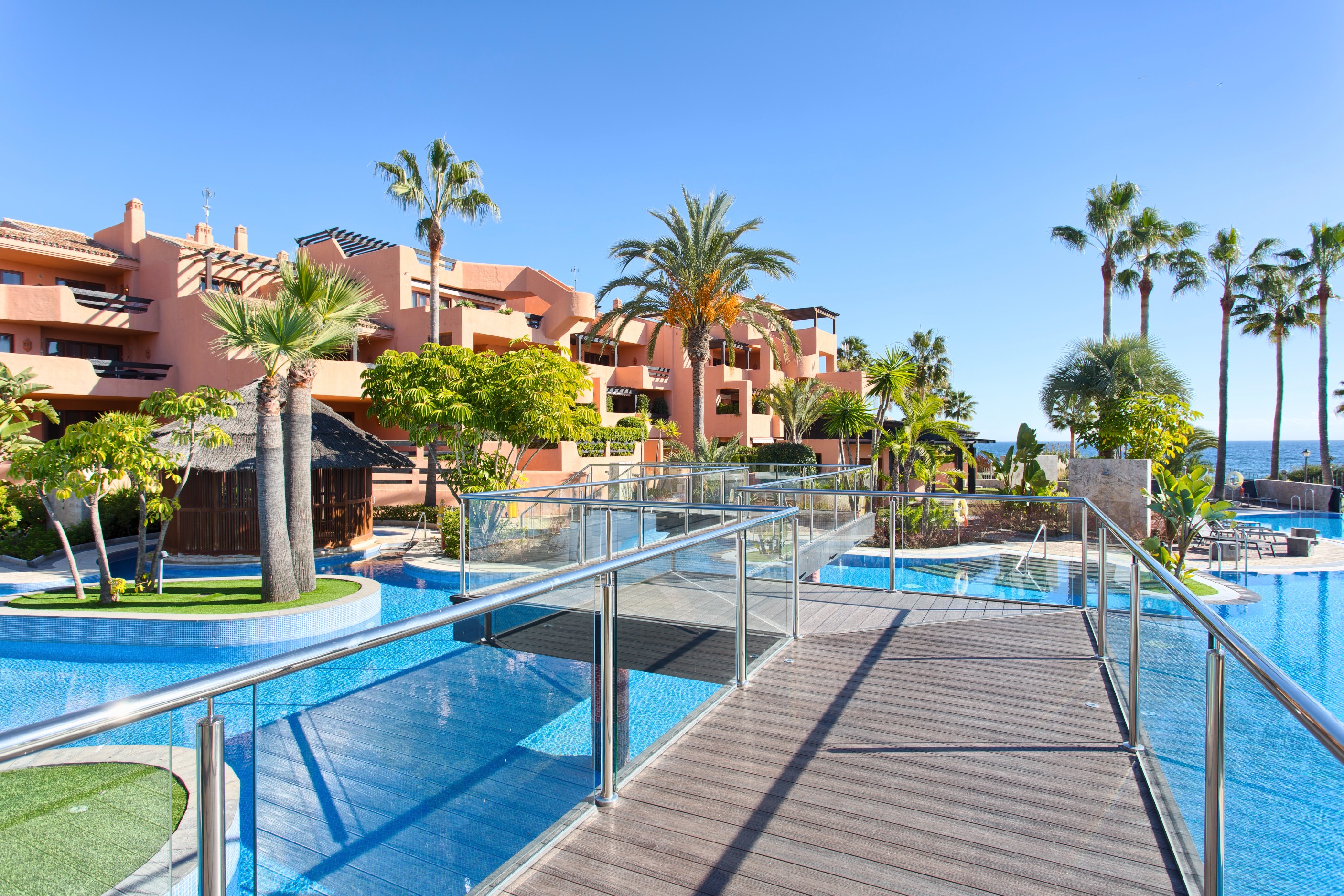 Piso de 2 Dormitorios en venta en Nueva Milla de Oro, Estepona