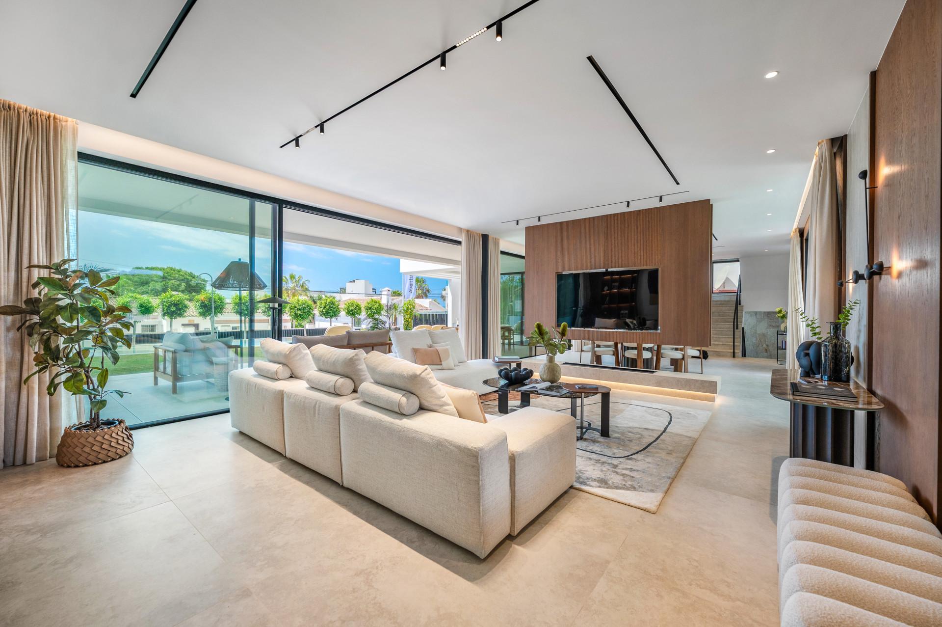 6 спални - Вила за продажба в Marbesa, Marbella
