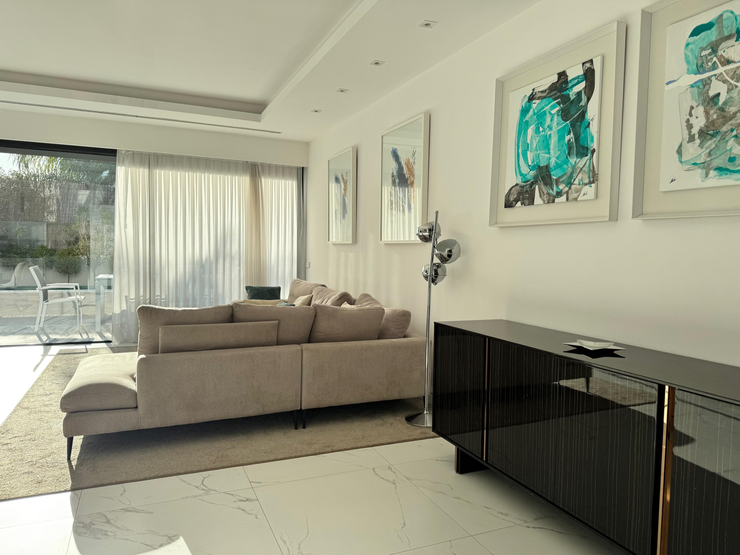 Casa de 5 Dormitorios en alquiler en Milla de Oro, Marbella