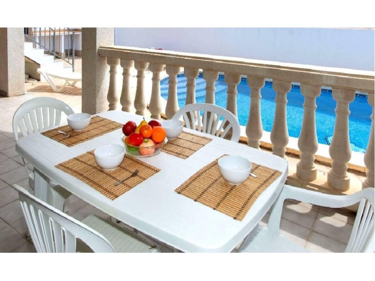 Casa Adosada de 4 Dormitorios y 2 Baños en alquiler vacacional en Mont-Roig del Camp