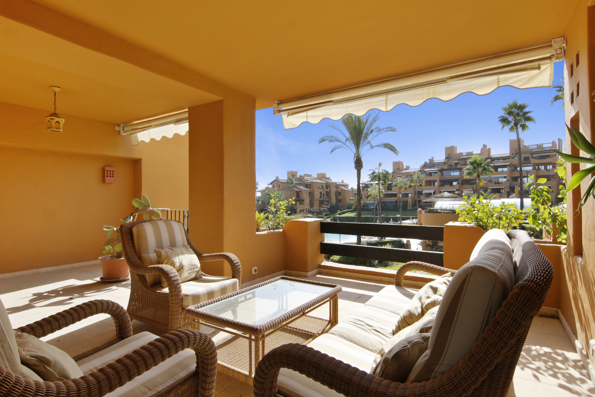 Piso de 2 Dormitorios y 2 Baños en venta en Estepona