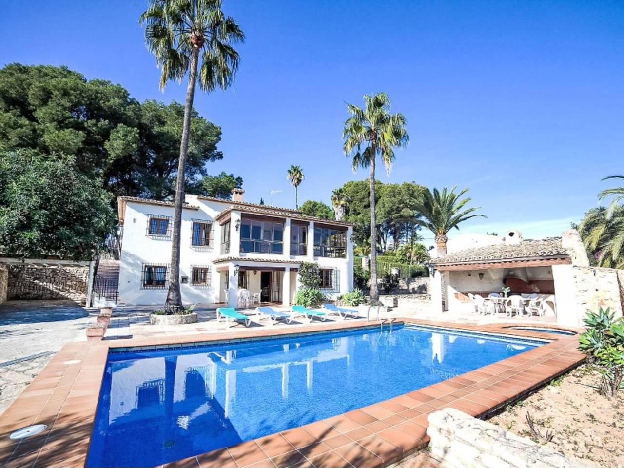 Casa Adosada de 5 Dormitorios y 3 Baños en alquiler vacacional en Calp