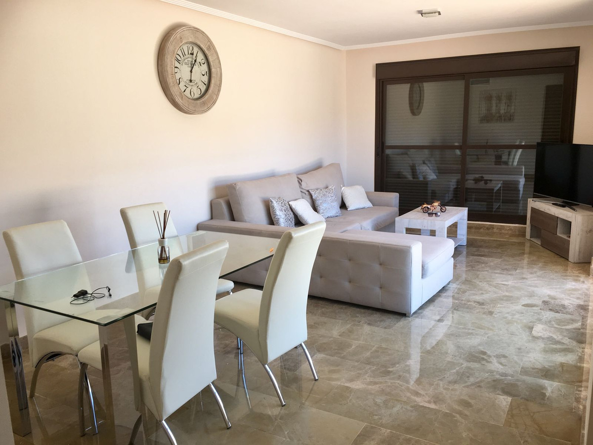 Piso de 3 Dormitorios en venta en Nueva Milla de Oro, Estepona