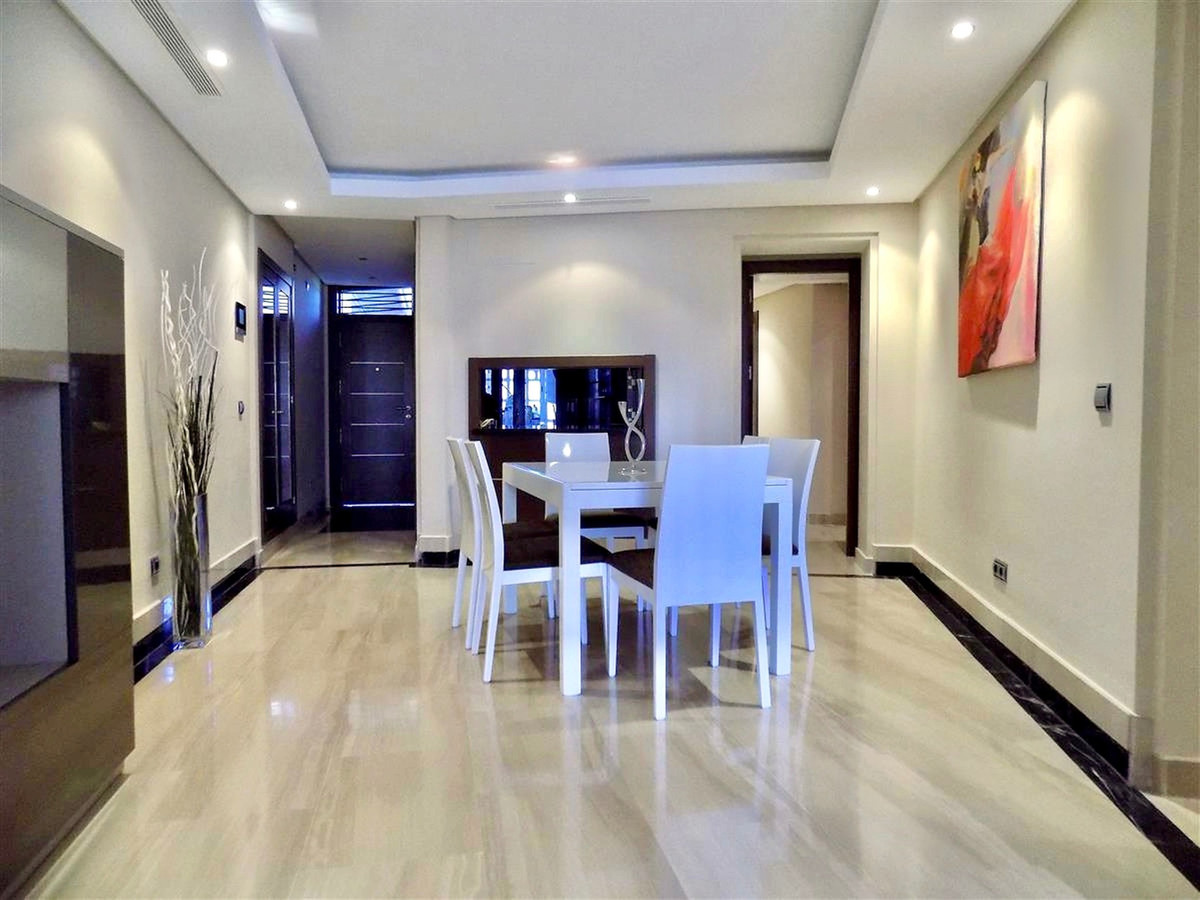 Ático de 3 Dormitorios en venta en Estepona