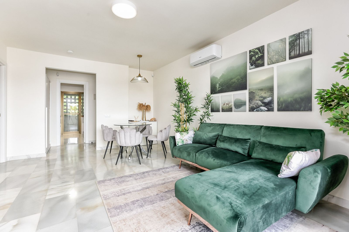 Piso de 2 Dormitorios y 2 Baños en venta en Riviera del Sol, Mijas