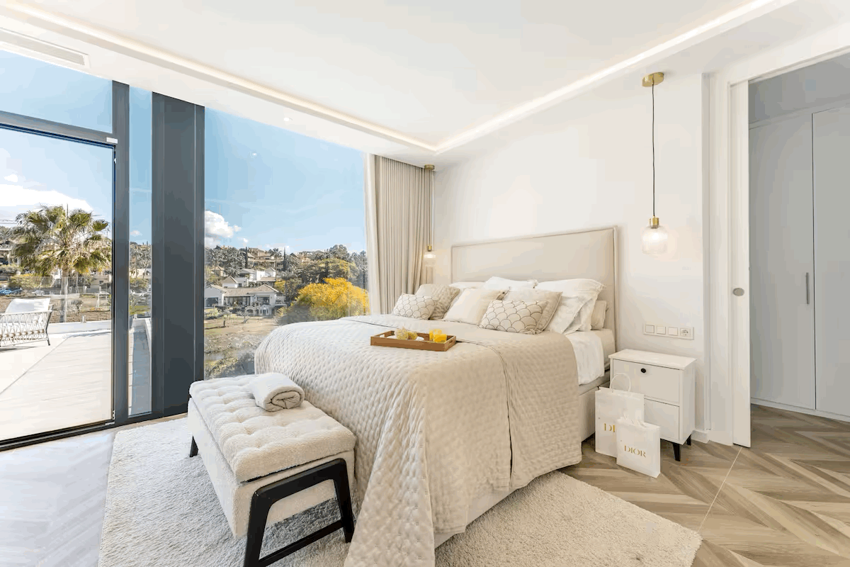 Casa de 4 Dormitorios en alquiler vacacional en El Paraíso, Estepona